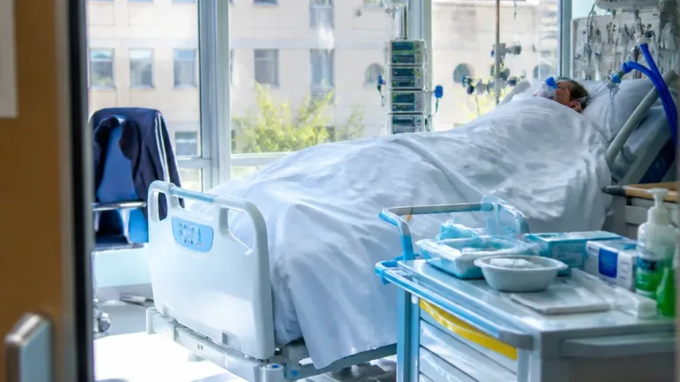 Salamanca: el reputado médico José María Lomo, en coma inducido tras sufrir un ictus