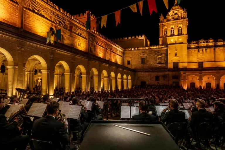 San Fernando acoge un concierto sinfónico previo a la Feria del Carmen en el Castillo de San Romualdo