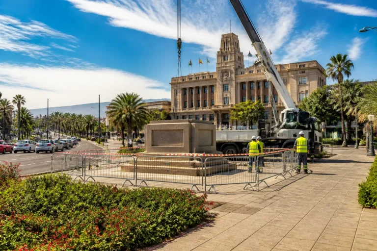 Santa Cruz de Tenerife estudia recurrir la orden para retirar el monumento a Franco