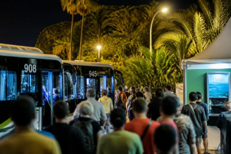Santa Cruz de Tenerife refuerza las guaguas nocturnas por el concierto de Sting y las fiestas de Igueste