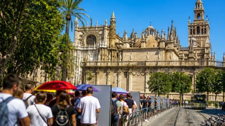 Sevilla entre las capitales españolas más reservadas este verano: claves para la ciudad