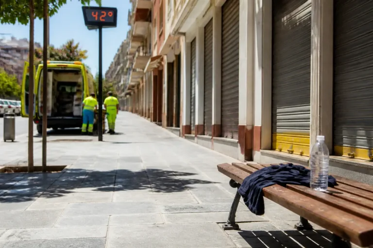 Sevilla registra una muerte por golpe de calor en plena ola y subraya el riesgo para la salud