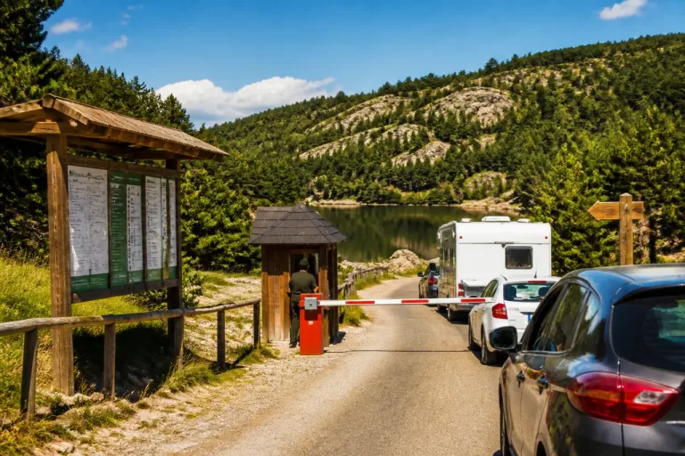 Soria refuerza el control de accesos a la Laguna Negra durante julio y agosto