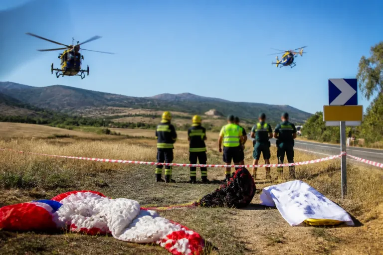 Fallece un parapentista tras una caída en Villafranca de la Sierra; se activan helicópteros de rescate