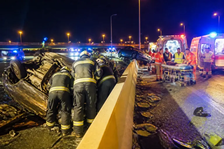 Un muerto y siete heridos en dos siniestros simultáneos en las vías de Madrid