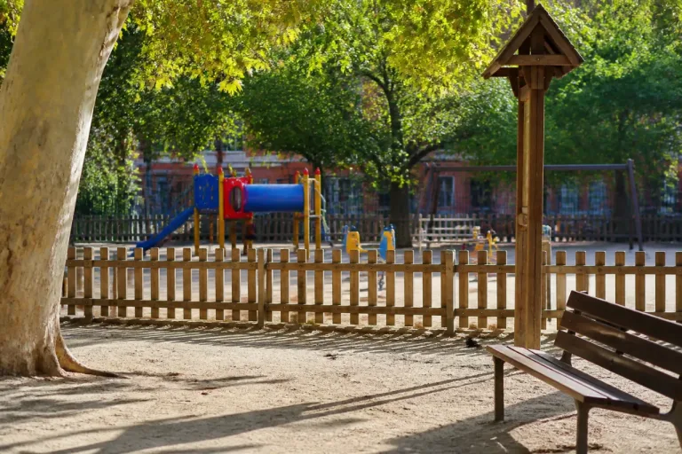 Un menor de 15 años muere de dos disparos en un parque de Barcelona en plena pelea juvenil