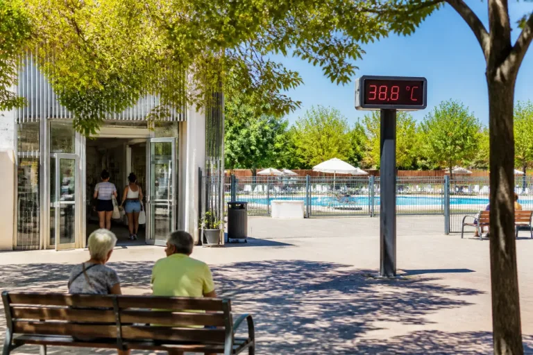 Terrassa activa 56 refugios climáticos y piscinas ante la ola de calor