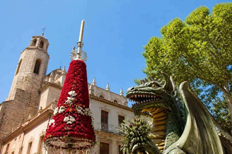 Terrassa arranca la Festa Major con el cirio y el Drac en un inicio marcado por el calor