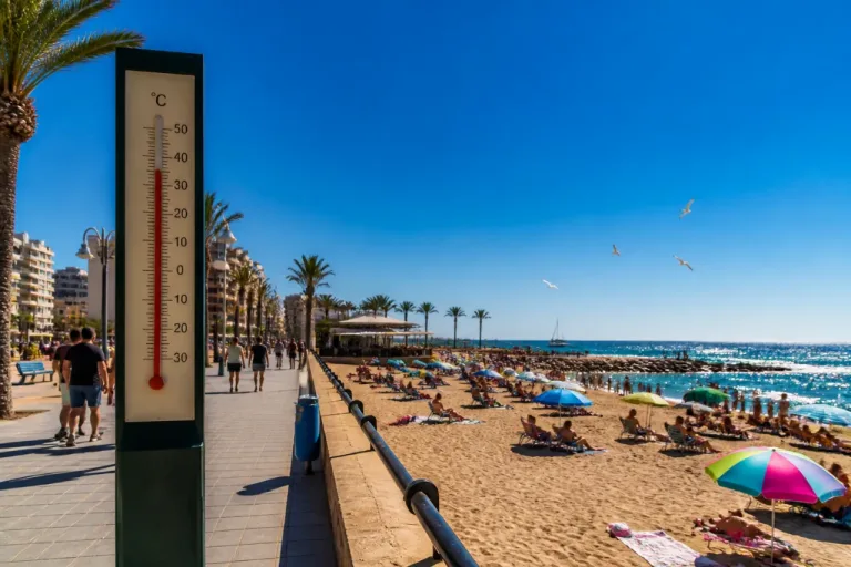 Torrevieja afronta una semana de sol y temperaturas en torno a 30 °C