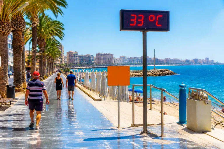 Torrevieja en alerta naranja por altas temperaturas: recomendaciones y previsión