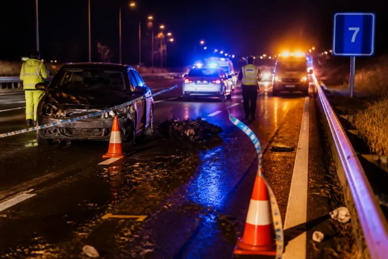 Tragedia en la M-45: fallece un motorista en Getafe tras chocar contra un coche estacionado