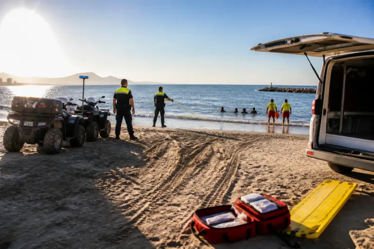 Tres adolescentes rescatados en Gandia por la unidad de quads de la Policía Local