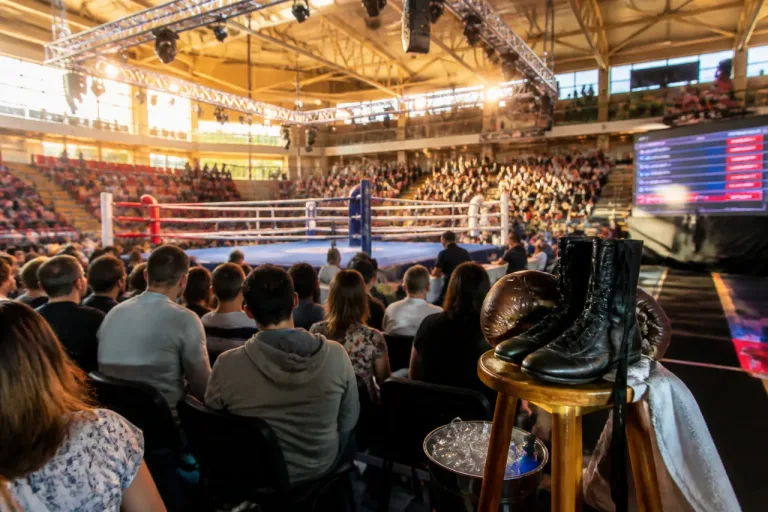 Tres combates profesionales y ausencias de última hora en una velada de boxeo en Manresa