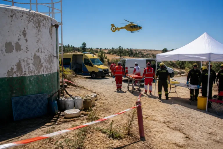 Tres intoxicados por un químico fuerte en una finca cerca de Oliva de la Frontera