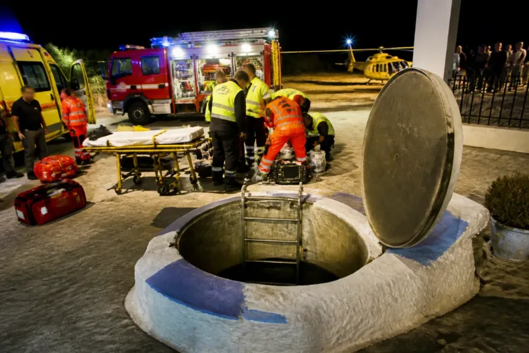 Tres personas intoxicadas por gases al pintar el interior de un aljibe en Oliva de la Frontera