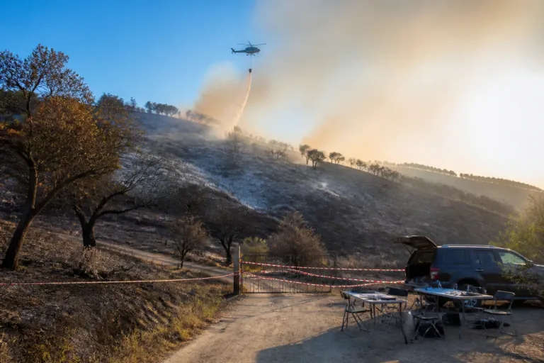 Un gran incendio en Les Gavarres supera las 1.800 hectáreas y afecta a numerosas fincas