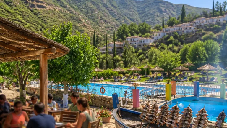 Una piscina a 1.200 metros en la Alpujarra reúne baño, vistas y espetos de sardina