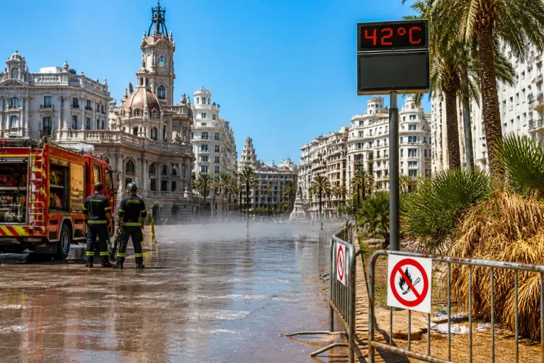 Valencia mantiene el aviso naranja y alcanza hasta 42 ºC en otra jornada de calor extremo