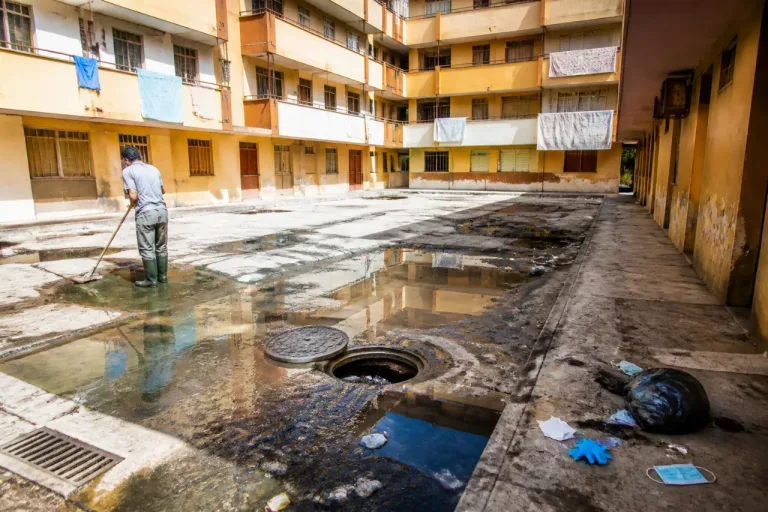 Vecinos de San Francisco denuncian aguas fecales, plagas y deficiencias estructurales en 571 viviendas