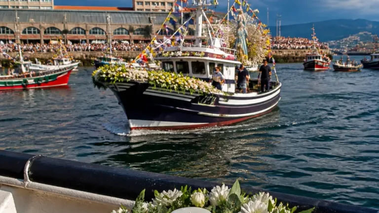 Vigo celebra la procesión marítima de la Virgen del Carmen en O Berbés y la ría