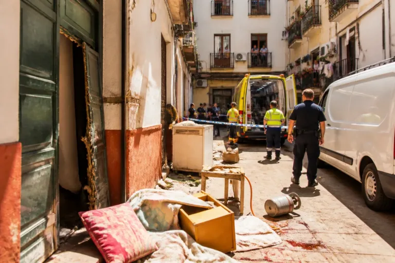Violenta entrada de una empresa de desokupación en Castelar sacude el centro de Sevilla
