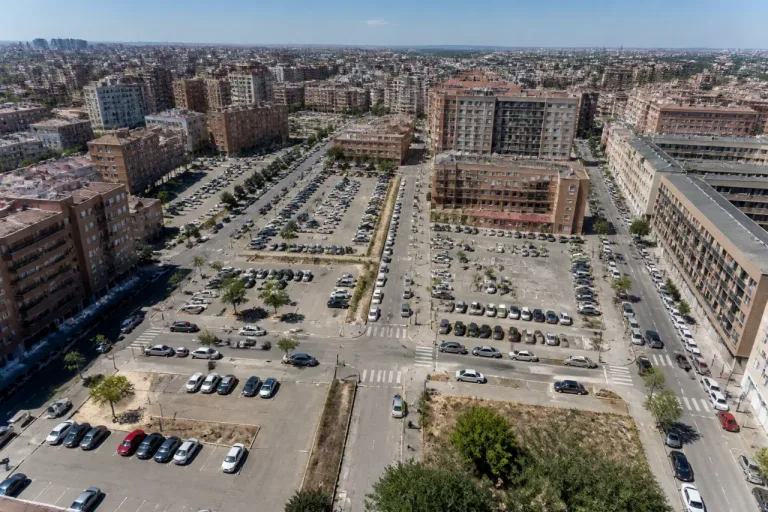 Zaragoza reclama un 'rescate verde' urgente para cinco barrios afectados por la isla de calor