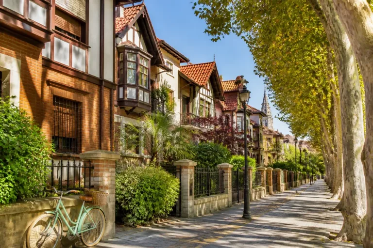 Zaragoza: un rincón de inspiración inglesa y viviendas con jardín junto al Casco Histórico