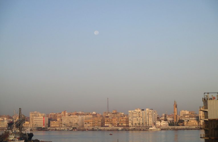 Incidente reciente conlleva cierre temporal del tránsito en el canal de Suez